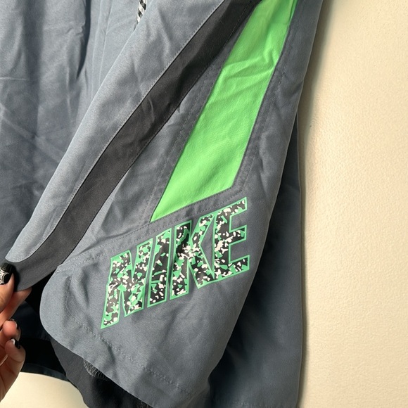 Nike Men's Size Large 11" Beacon Volley Swim Trunk Shorts Green Gray - Picture 3 of 7